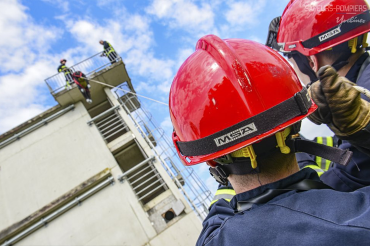 Les jeunes sapeurs-pompiers s’initient au secourisme sur un immeuble