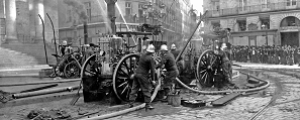 Photo en noir et blanc des pompiers de la caserne Saint-Clément, photo réalisée par Frédéric Coune