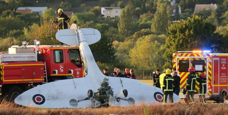 Sapeurs-pompiers en intervention lors d'un crash d'avion